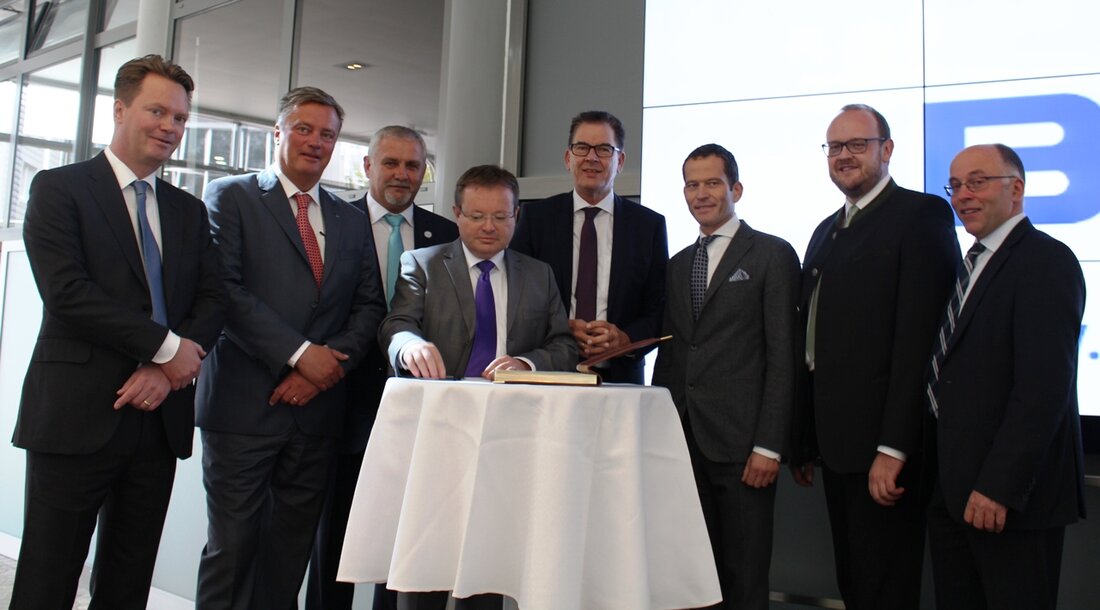 Weiherhammer. Der Bundesminister für wirtschaftliche Zusammenarbeit und Entwicklung, Dr. Gerd Müller besuchte gestern die Auszubildenden von BHS Corrugated in Weiherhammer. Nicht nur die Stiftung “Engel für Kinder” befürwortete der Minister, sondern auch das [&hellip;]