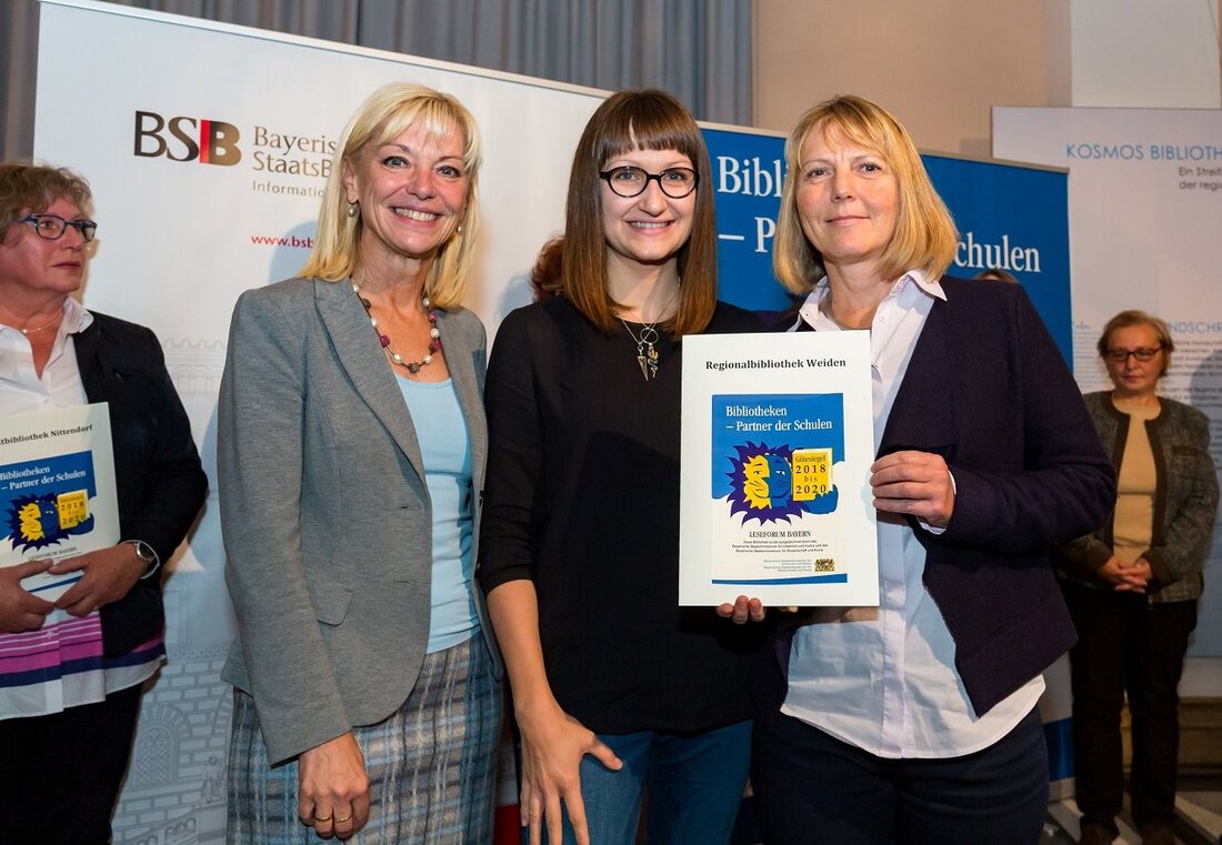 Weiden. Die Regionalbibliothek in Weiden ist vorbildlicher Bildungspartner! Durch hervorragende Zusammenarbeit mit Schulen hat sich die Regionalbib verdient gemacht. Am Tag der Bibliotheken wurde in der Bayerischen Staatsbibliothek das Gütesiegel [&hellip;]