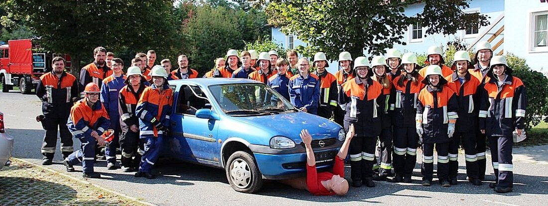 Schwarzenbach/Pressath. Drei Tage hatten die Teilnehmer an der Modulare Truppausbildung teilgenommen. Nun haben sie den Block fünf geschafft und das Ziel – in den aktiven Dienst der Feuerwehr einzutreten – [&hellip;]