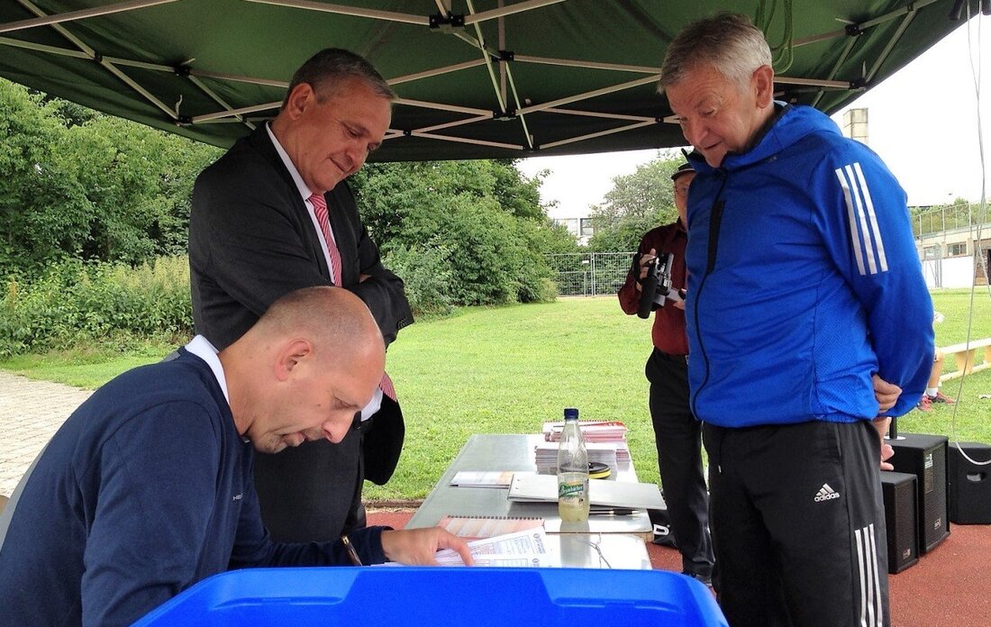 Weiden. Hingehen, anmelden und loslegen: So hat das Motto des Sportabzeichentags des Bayerischen Landessport-Verbandes (BLSV), Kreis Weiden-Neustadt/WN gelautet, der am Samstag auf dem Realschulsportplatz und dem Hallenbad der Realschule in [&hellip;]