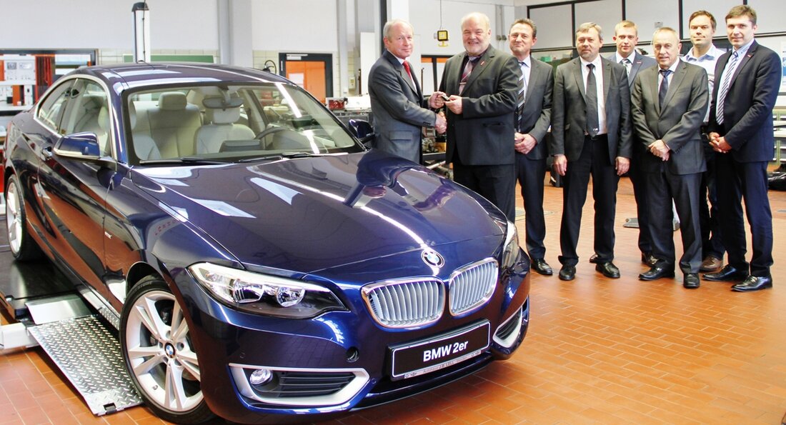 Weiden. Das Bildungszentrum der Handwerkskammer in Weiden freut sich über einen BMW 2er Coupé für die Kfz-Ausbildung. Gespendet hat das Gefährt BMW selbst. In den Kfz-Ausbildungswerkstätten des Bildungszentrums der Handwerkskammer [&hellip;]