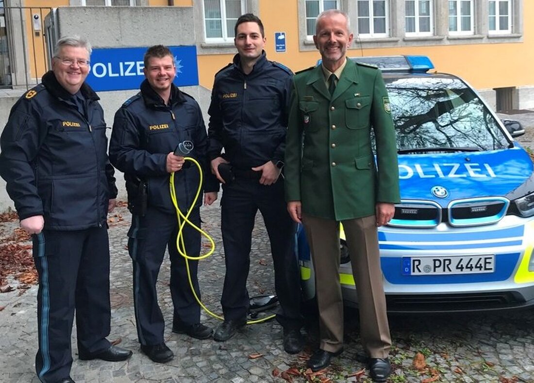 Weiden/Neustadt/WN/Tirschenreuth. In der Oberpfalz ist jetzt der erste E-Streifenwagen unterwegs. Dabei handelt es sich um einen rein elektrisch angetriebenen BMW i3.  Polizeipräsident Gerold Mahlmeister konnte den ersten E-Streifenwagen der Oberpfalz an die [&hellip;]