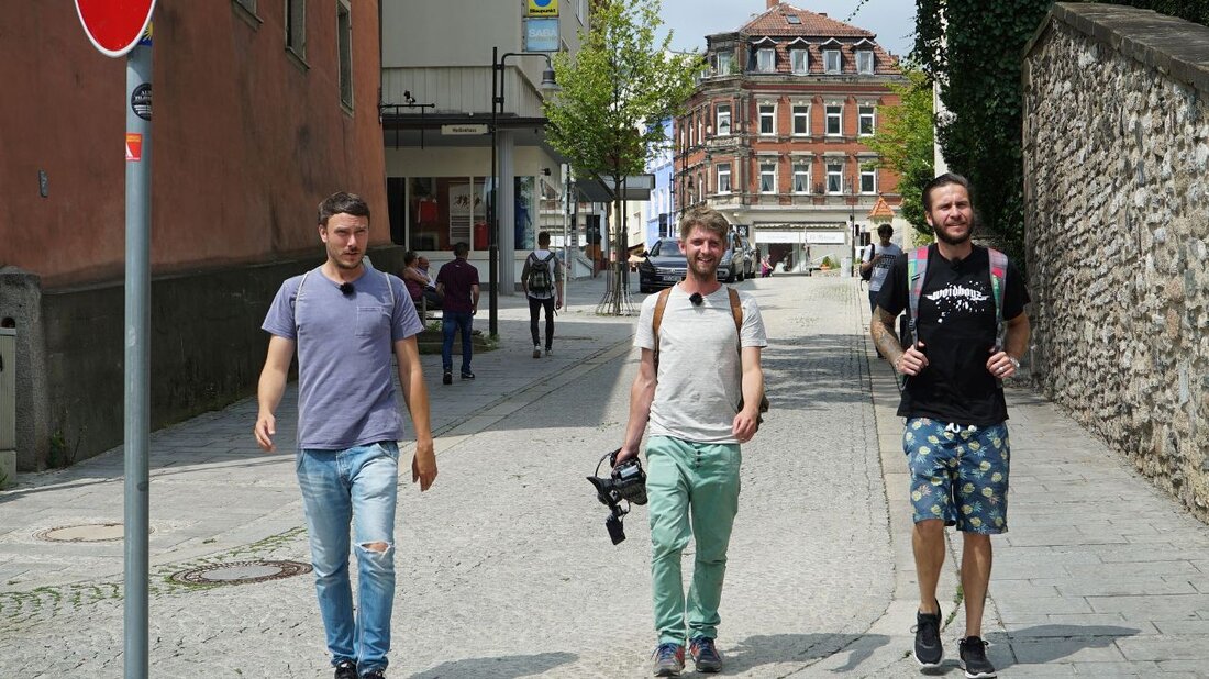 Tirschenreuth. Die Woidboyz sind in der Oberpfalz! Auf Facebook verkündeten die drei Jungs jetzt, dass ihre nächste Tour durch die nördliche Oberpfalz geht. Gestartet wird in Tirschenreuth. Die drei Jungs [&hellip;]