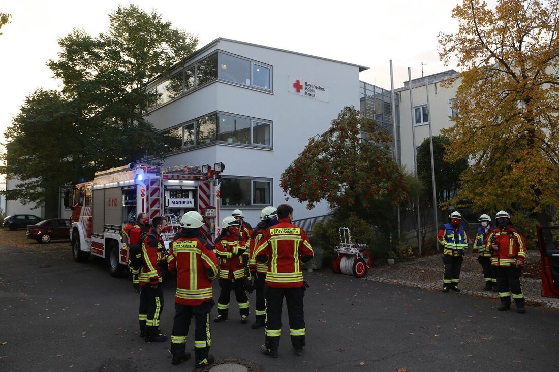 Kemnath. Die Brandmeldeanlage im Altenheim schlägt Alarm. Einsatzkräfte sind sofort ausgerückt – schnell gabs Entwarnung.  Feuerwehr, Polizei und Rettungsdienst sind Donnerstagmorgen zu einem Einsatz im Altenheim in Kemnath ausgerückt. Dort [&hellip;]