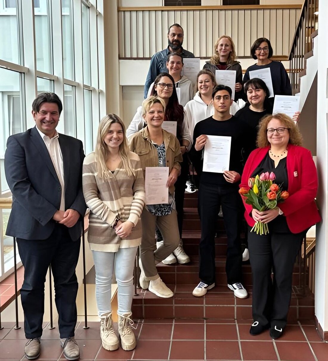 Weiden. Beim BRK-Kreisverband Weiden und Neustadt/WN schlossen zehn Teilnehmende den Lehrgang „Helfer in der Pflege“ erfolgreich ab. Drei Wochen Theorie, zwei Wochen Praktikum, Notenschnitt 1,50.