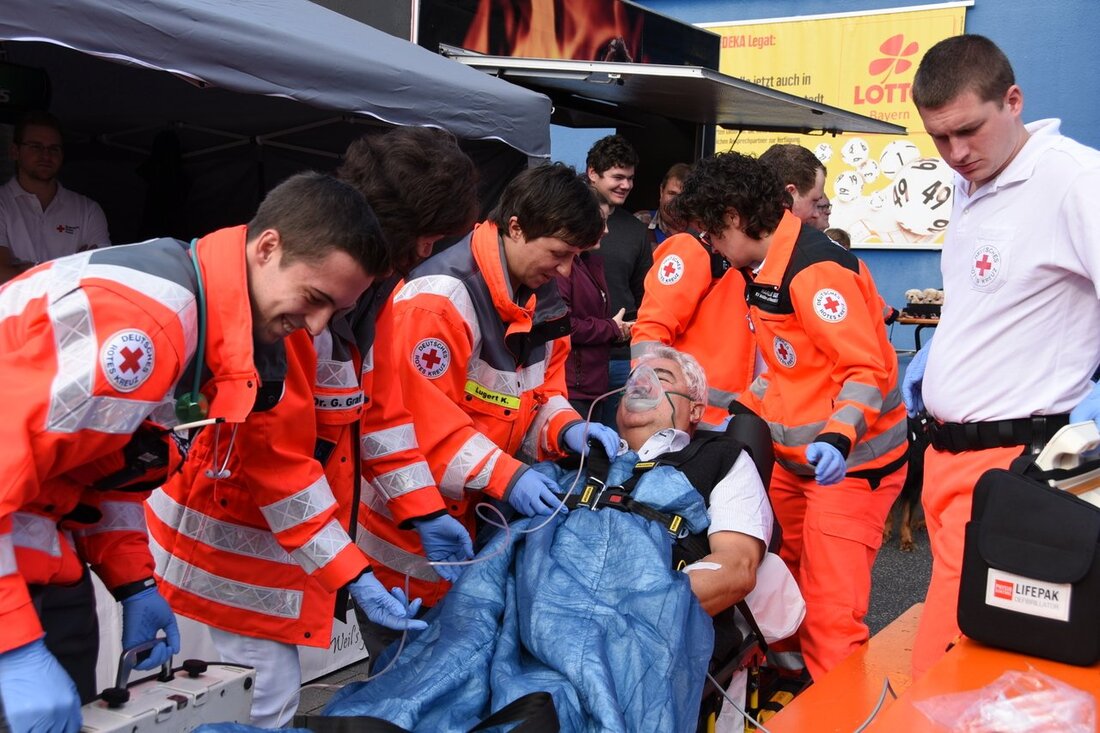 Neustadt/WN. „Das ist jetzt ein echter Notfall“ – spätestens als ein Helfer-vor-Ort mit diesen Worten den Bruch einer versehentlich umgestoßenen Bierflasche nicht ganz ernst gemeint kommentierte, war klar, dass das [&hellip;]