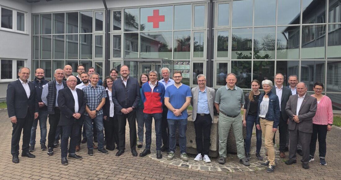 Weiden/Neustadt. Der BRK Kreisverband Weiden und Neustadt verabschiedete kürzlich Vorstands- und Haushaltsausschussmitglieder mit Präsenten und einem Abendessen.