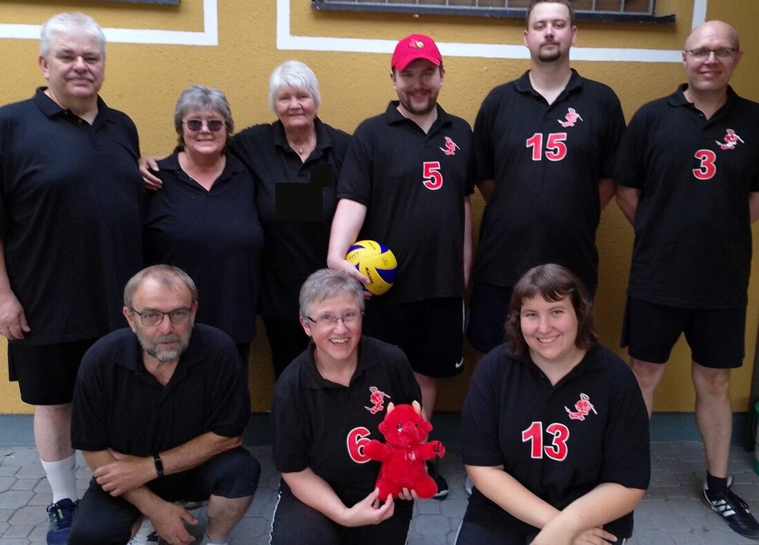 Karlsruhe/Weiden. Der BVS Weiden sicherte sich beim Flugball-Turnier in Karlsruhe die ersten beiden Plätze. Weiden 2 gewann mit 12:0 Punkten, gefolgt von Weiden 1 mit 8:4 Punkten.