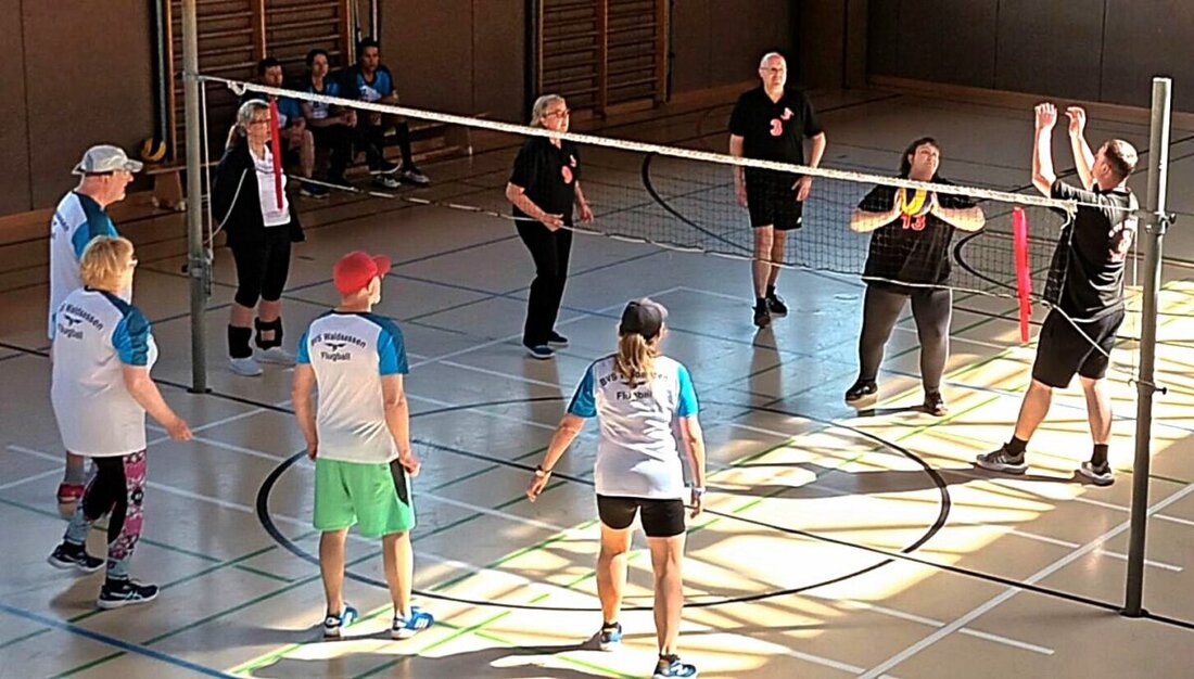 Weiden. Nach vier Jahren Pause gewann der BVS Weiden erneut das hochklassige Flugballturnier, das als inoffizielle Deutsche Meisterschaft gilt. Teams aus ganz Deutschland kämpften enthusiastisch, mit dem BVS Weiden, der sich durch Teamarbeit den Sieg sicherte.