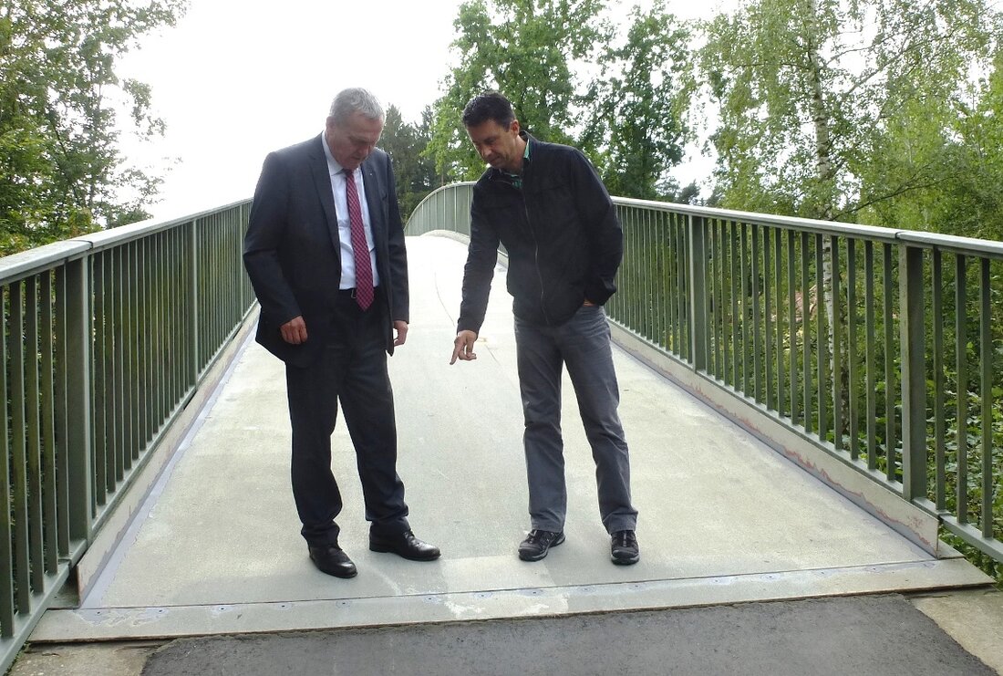 Weiden. Die Instandsetzungsarbeiten der Fußgängerbrücke über die B470 und Bahn am Weidingweg gehen in die nächste Runde. Im Rahmen der bereits laufenden Instandsetzungsarbeiten (Stahlbauarbeiten) an der Fußgängerbrücke über die B470 [&hellip;]