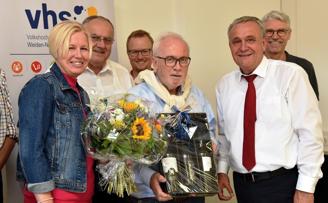 Weiden. Der ehemalige Sozial- und Rechtsdezernent der Stadt Weiden, Hermann Hubmann, ist in einer Aufsichtsratssitzung aus dem Aufsichtsrat der Volkshochschule Weiden–Neustadt (vhs) verabschiedet worden. Er gehörte seit der Gründung der [&hellip;]