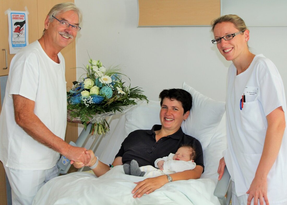 Weiden/Waldsassen. Wenn der wüsste… Hannes liegt zufrieden und entspannt in den Armen seiner Mutter Katharina – er schläft. Dabei ist er im wahrsten Sinne des Wortes ein „Rekord-Baby“ eines wohl [&hellip;]