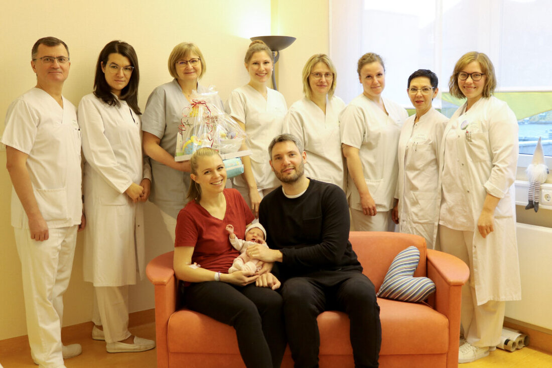 Marktredwitz. Am 7. Dezember 2024 wurde im Klinikum Fichtelgebirge das 500. Baby des Jahres, Nera Walzer, geboren. Dies markiert einen positiven Trend, der das Vertrauen in die geburtshilfliche Versorgung widerspiegelt.