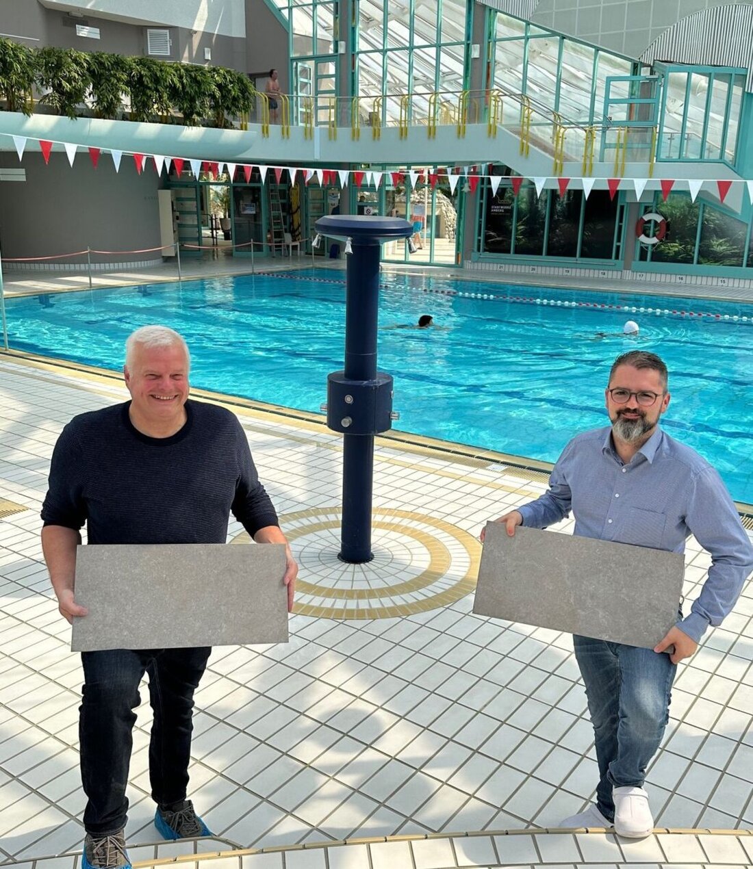 Amberg. Das Kurfürstenbad startet ab 1. Juni eine viermonatige Fliesensanierung im Schwimmerbereich, während der Sport- und Aquafitbereich nicht nutzbar sind. Kunden erhalten während der Bauphase bis zu 50 Prozent Rabatt auf Eintrittspreise.