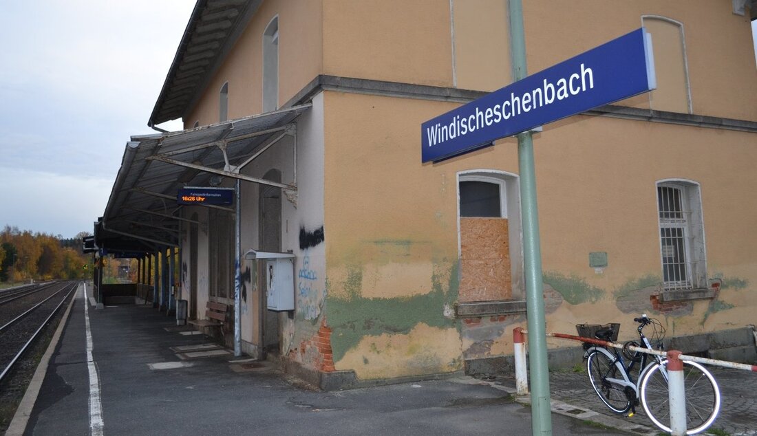Windischeschenbach. Die Stadt Windischeschenbach hat den Bahnhof ersteigert. Bis sie das wusste, vergingen aber einige Tage. Jetzt wollen die Stadtväter das Gelände in das Integrierte städtebauliche Entwicklungskonzept aufnehmen und den Schandfleck [&hellip;]
