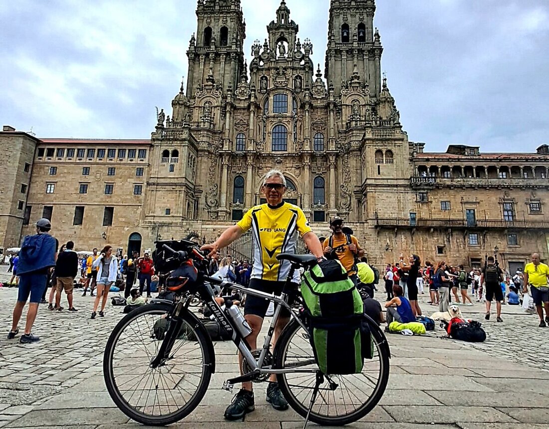 Schirmitz. Auf fünf Reisen innerhalb von fünf Jahren erfüllte sich der Schirmitzer Altbürgermeister Karl Balk einen Lebenstraum: mit dem Fahrrad den Jakobsweg von Schirmitz nach Santiago de Compostela zu fahren. 
