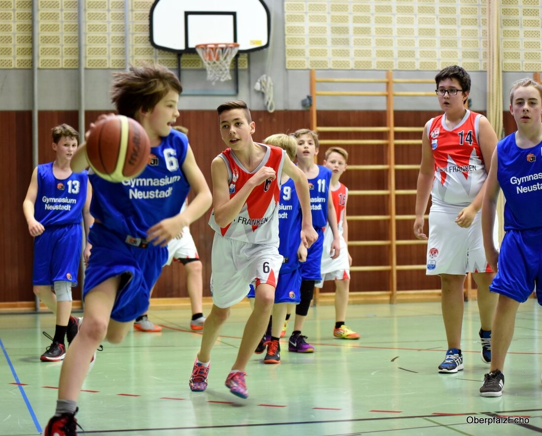 Neustadt/WN. Die Körpergröße der Spieler hätte eigentlich für die Knabenrealschule Neumarkt gesprochen. Dass beim Basketball aber auch noch Technik, Schnelligkeit und Wendigkeit eine Rolle spielen, bewiesen die Jungen vom Gymnasium [&hellip;]