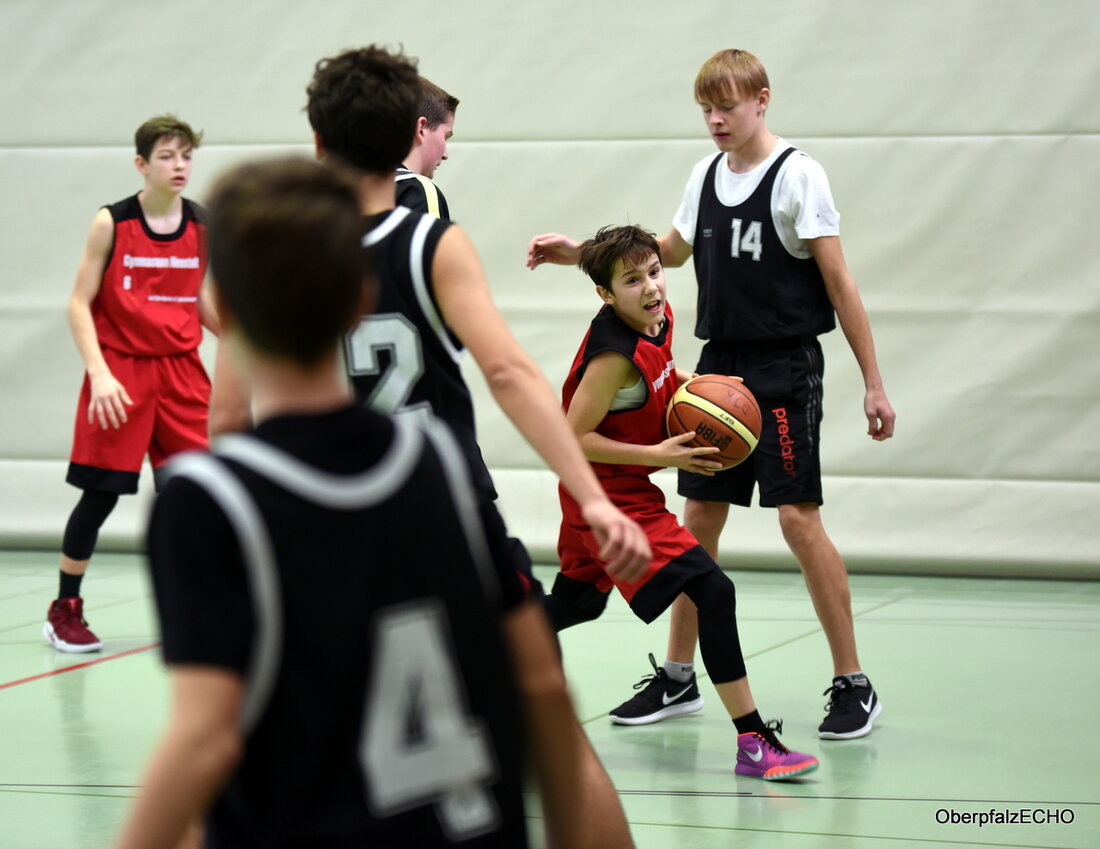 Neustadt/WN. Erst in der letzten Spielminute entschied sich das Basketballturnier im Rahmen des Bundeswettbewerbs Jugend trainiert für Olympia bei den Jungen der Altersklasse III/1 (Jahrgänge 2002 bis 2005). Im Spiel [&hellip;]