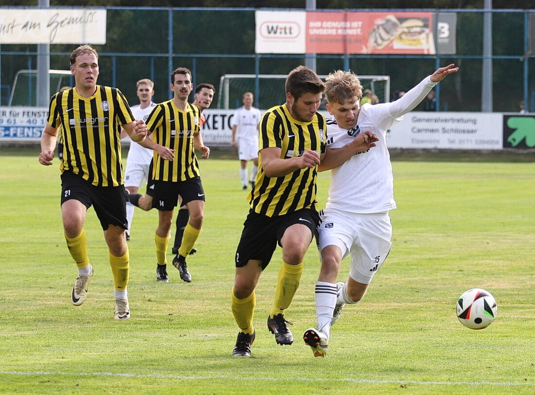 Etzenricht. Der SV Etzenricht erreicht erneut nur ein Unentschieden, trotz verbesserter Spielweise nach der Pause bleiben Siegtreffer aus. Spannende Momente und eine kontroverse Schiedsrichterentscheidung prägen das Spiel gegen Vornbach.