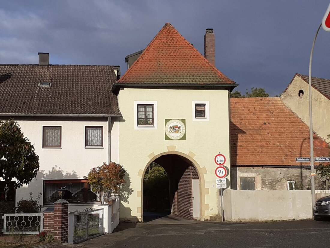 Pressath. Die Stadt lehnt die Streichung des Dießfurter Torturms aus der Denkmalliste ab, plant Sanierung und nimmt Schwellen, Müll an Containern sowie die Bahnhofstraße in Angriff.