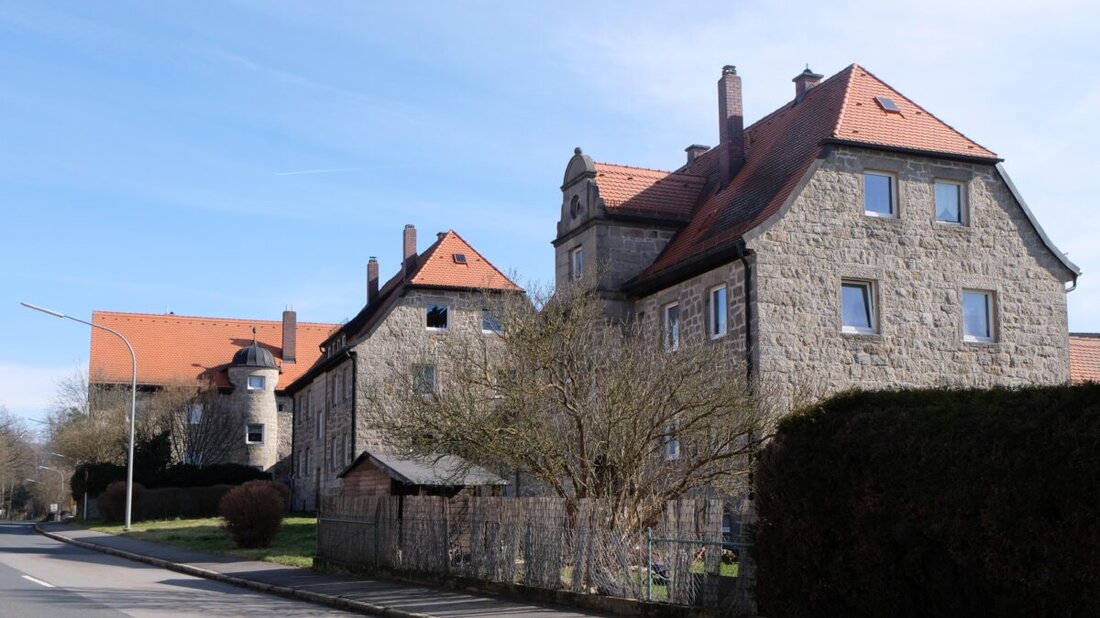 Floß. Die Baugenossenschaft Eigenheim gilt laut Prüfung 2025 als preisgünstigster Vermieter im Flosser Amt. Trotz Verlust von 29.000 Euro bleiben die Mieten bei 4,20 Euro pro Quadratmeter stabil und Investitionen folgen.