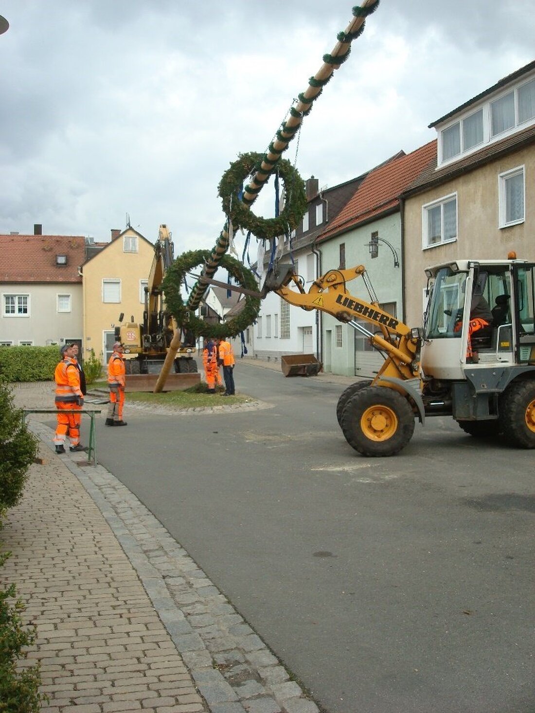 Mitterteich. Kein Maibaum in Mitterteich? Das kommt für die Stadt und die Bauhof-Mitarbeiter nicht in Frage.  Von Werner Männer  Auf ganz ungewohnte Weise fand in diesem Jahr das in Mitterteich [&hellip;]