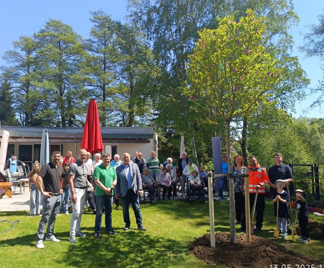 Windischeschenbach. Seit einigen Wochen kursiert eine Baumpflanz-Challenge in der Region. Vereine werden von anderen Vereinen benannt, um innerhalb von sieben Tagen drei Bäume zu pflanzen. Gelingt dies nicht, ist eine Brotzeit fällig. 