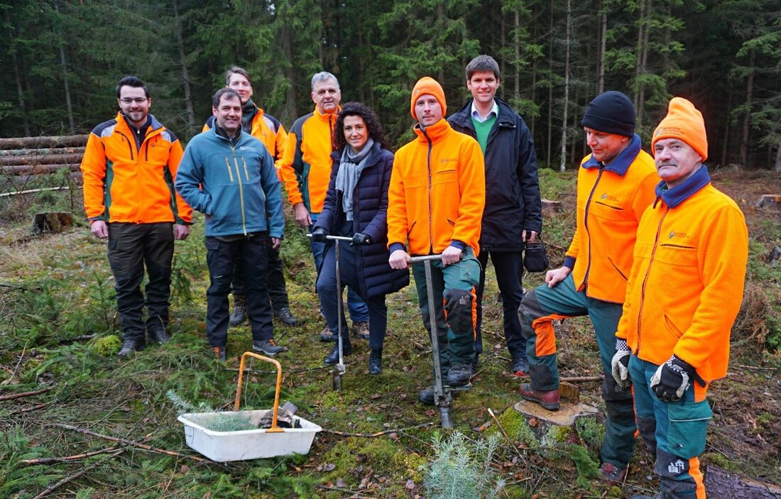 Weiden. Für jedes neue Mitglied der Genossenschaft pflanzt die Sparda-Bank Ostbayern einen Baum in der Region. Dieses Versprechen gilt auch in diesem Jahr und wurde im Forstrevier Weiden eingelöst. In Kooperation [&hellip;]