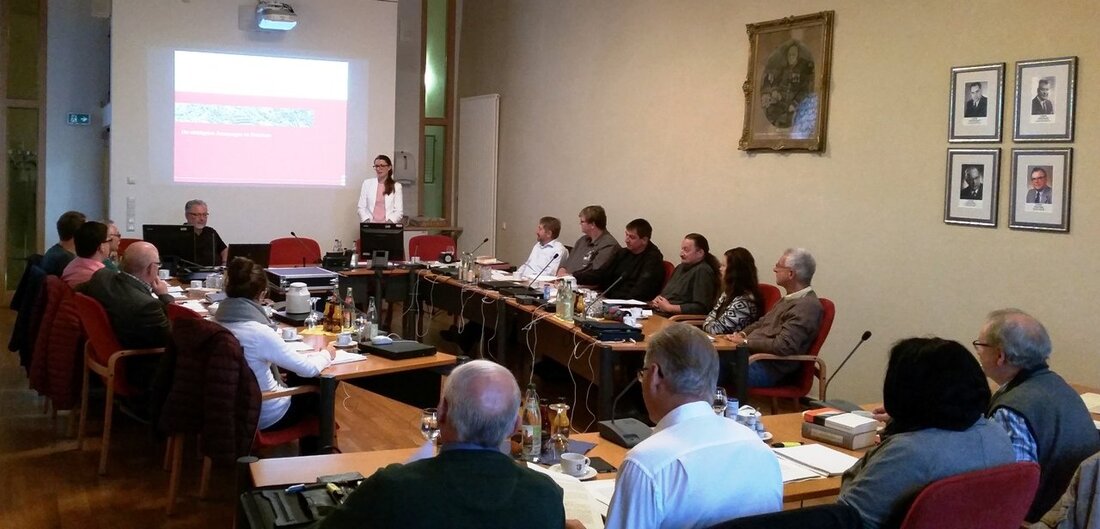 Neustadt/WN. Baurecht und Bauplanungsrecht ist kompliziert. Das führt manchmal dazu, dass es in den 38 Gemeinden des Landkreises unterschiedlich ausgelegt wird, was wiederum bei Bauwilligen und auch beim Landratsamt zu [&hellip;]