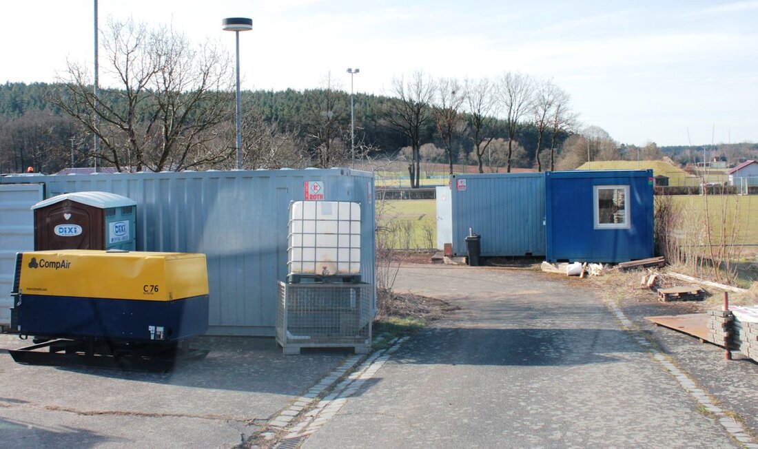 Pressath. Über die Ostertage haben Unbekannte mit Einbrüchen in Lagercontainer an einer Baustelle bei Pressath jede Menge Schaden angerichtet: Sie erbeuteten Baumaschinen im stolzen Wert von rund 30.000 Euro. Durch [&hellip;]