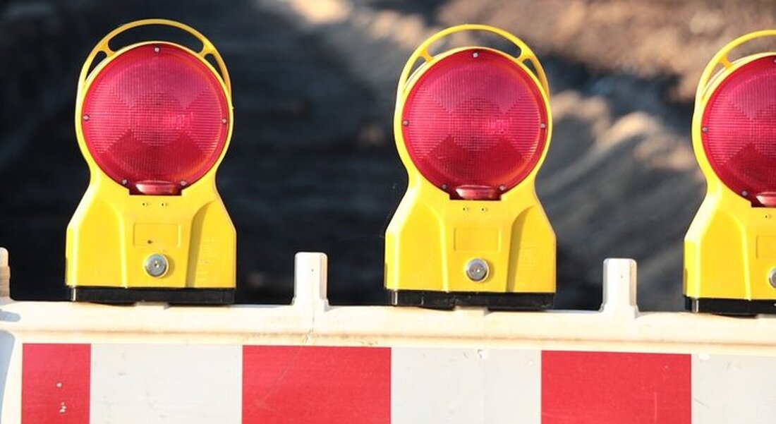 Weiden. Der Beton der Stützwand entlang der Verbindungsstraße zwischen Christian-Seltmann-Straße und dem Weidingweg wird instand gesetzt - doch die Arbeiten dauern länger an als anfangs gedacht. 