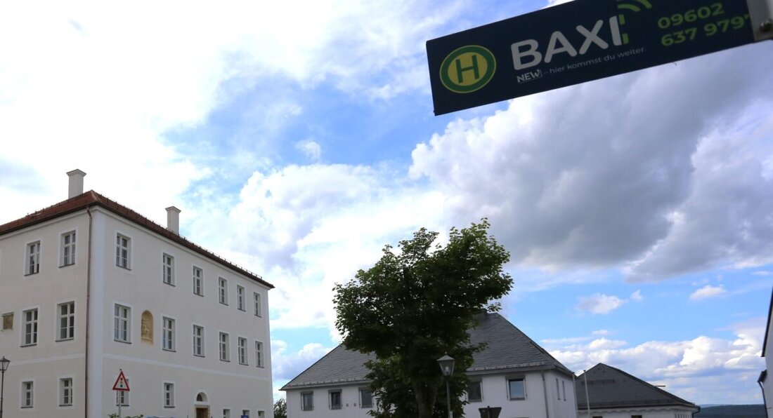 Neustadt/WN. Wegen einer Vollsperrung zwischen Eschenbach und Grafenwöhr sind ab 31. August 2026 BAXI-Haltestellen gesperrt. Die Maßnahme dauert bis 11. Dezember 2026, Fahrpläne der Linien 1.987, 1.989 und 1.992 werden angepasst.