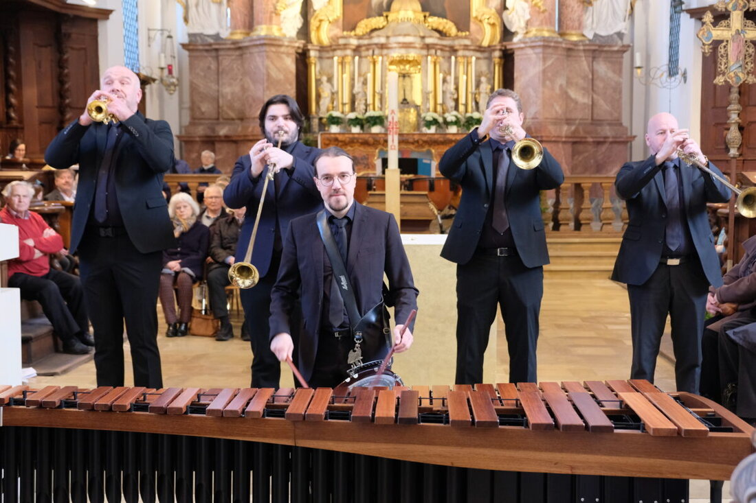 Speinshart. Bavarian Brass eröffnete am Ostermontag das Jahresprogramm in der Klosterkirche und füllte sie mit Klangpracht. Rund 500 Besucher erlebten Orgel, Trompeten, Pauken und Marimbaphon.