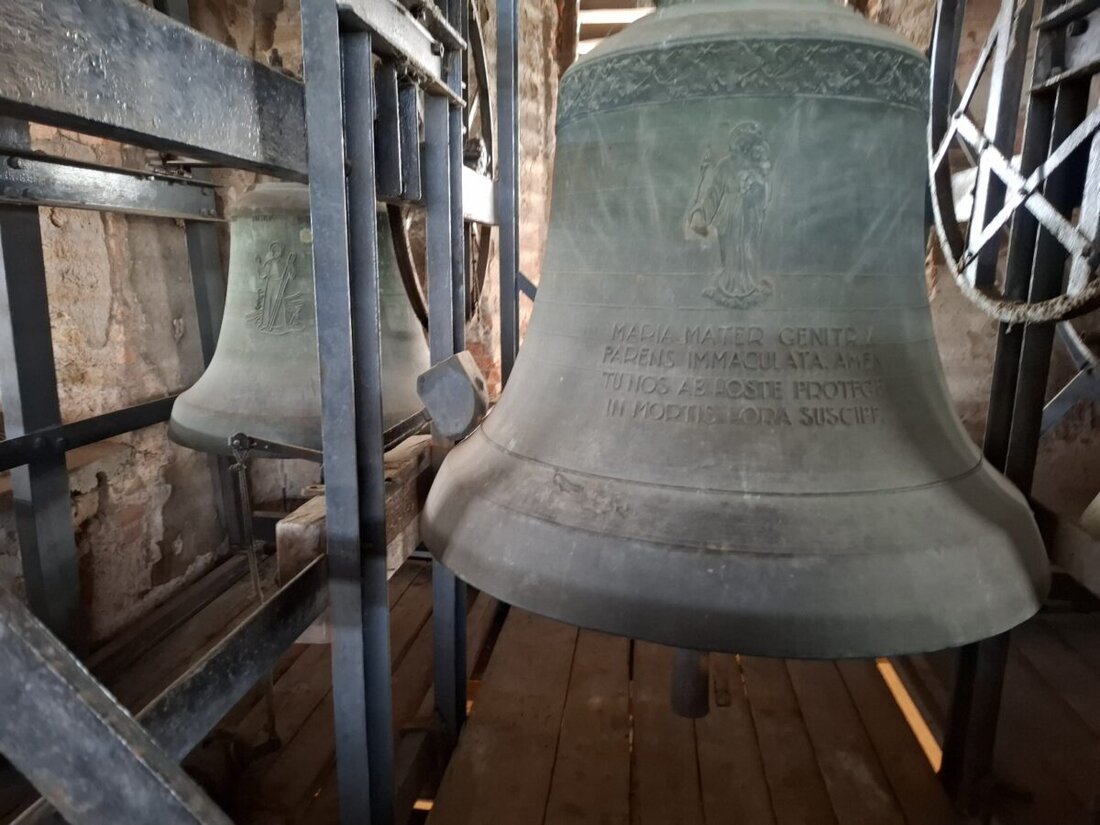 Eslarn. Am Sonntag um zwölf Uhr erklingt das fünfstimmige Geläut der Pfarrkirche Mariä Himmelfahrt im „Mittagsläuten“ des Bayerischen Rundfunks – ein klingendes Stück Heimatgeschichte, erstmals seit dem 5. Mai 1957.