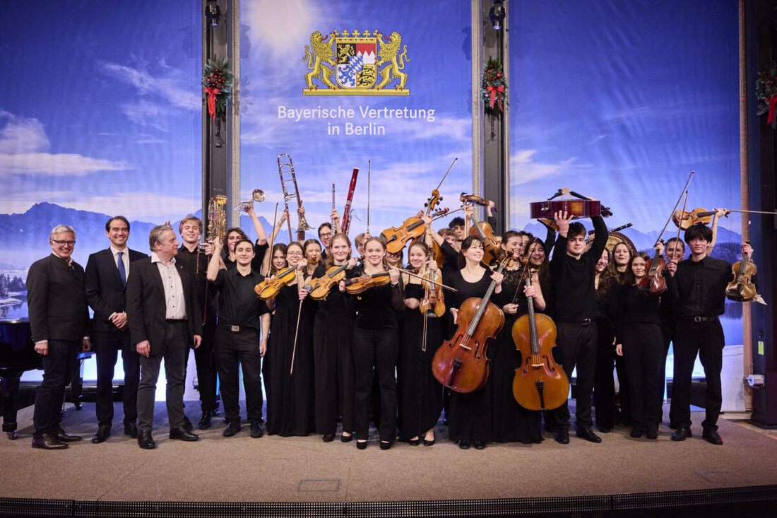 Amberg. Das Bayerische Landesjugendorchester lädt am Sonntag, 8. November 2026 um 11 Uhr zur Matinee ins Stadttheater ein. Eintritt frei, Zählkarten erhältlich. Junge Talente musizieren mit Profis in kammermusikalischen Formationen.