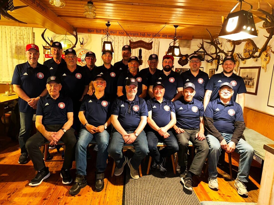 Dürnast. Vor drei Jahren gründete sich der FC-Bayern-Stammtisch D’Houdalump’n, inzwischen mit 21 Mitgliedern. Man trifft sich jeden ersten Freitag, nächste Sitzung am 9. April, 19 Uhr, im Koppmann-Wirtshaus.