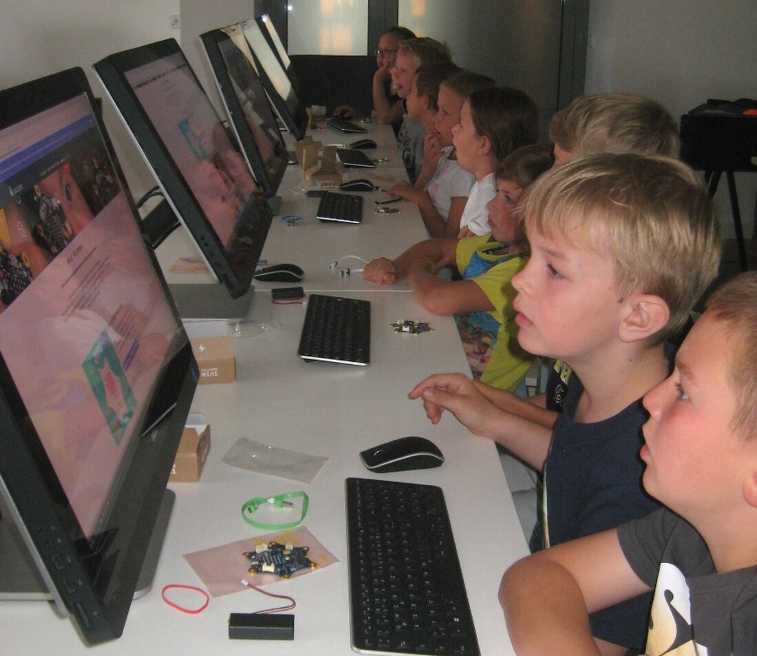 Püchersreuth. IT und digitale Themen spannend aufbereiten – dem haben sich BayernLabs verschrieben. Wo tanzende und sprechende Roboter, die Kinder für Digitalisierung begeistern.  Von Tom Kreuzer  Wie fühlt sich die [&hellip;]