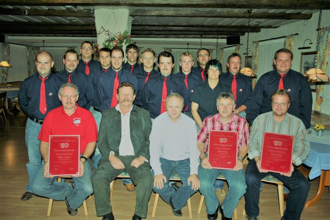 Eslarn. Seit 45 Jahren vereint der Bayernfanclub Eslarn/OPf. 1981 e.V. Leidenschaft für den FC Bayern und gelebte Gemeinschaft. Mit fast 500 Mitgliedern feiert er am 6. Juni 2026 ab 14 Uhr beim TSV Eslarn mit Elfmeterturnier.