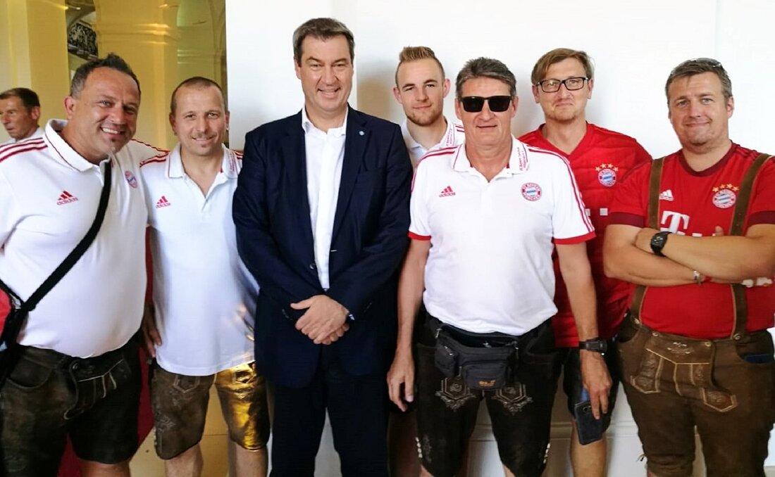 Wildenau/Mantel. Mittendrin statt nur dabei – dieses Motto hat auf die Mitglieder des FC Bayern München-Fanclubs Wildenau perfekt zugetroffen. Denn eine Abordnung um Vorsitzenden Marcus Fritsch kam im Hofgarten der [&hellip;]