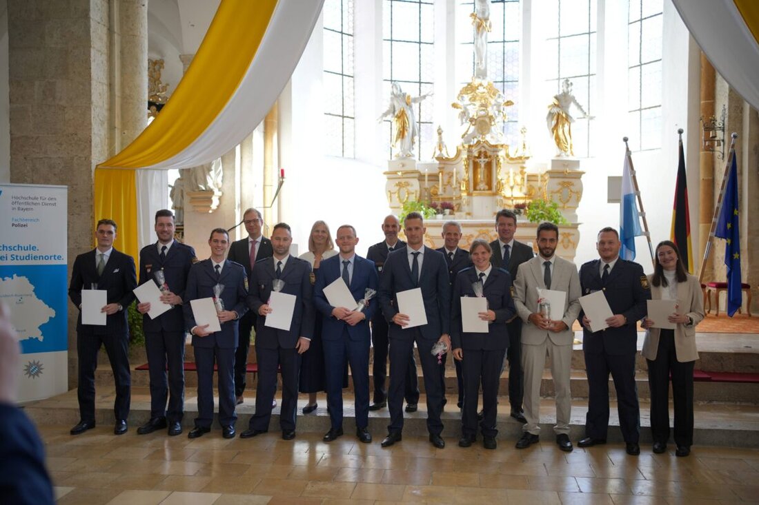 Kastl. 262 neue Kommissarinnen und Kommissare verstärken Bayerns Polizei: Bei der Diplomierungsfeier der HföD in der Klosterkirche St. Peter wurden die Absolventinnen und Absolventen für Verantwortung und Einsatzbereitschaft gewürdigt.