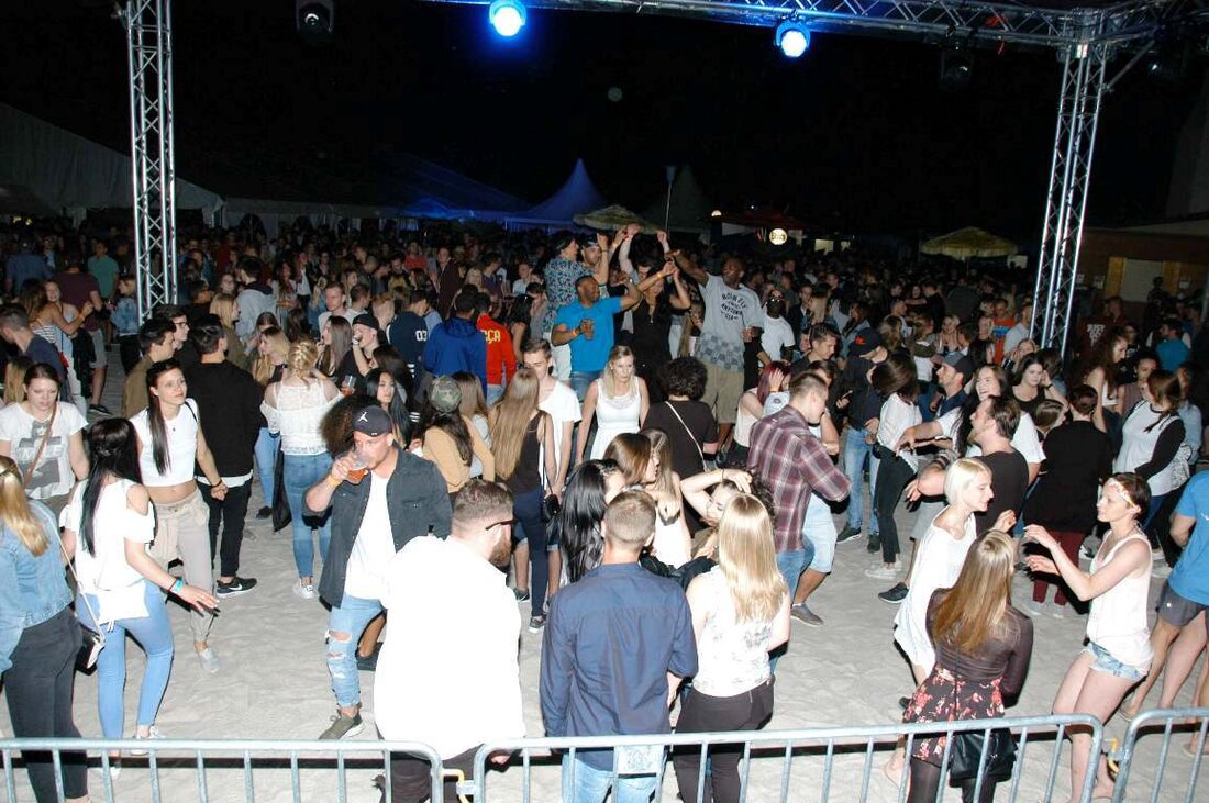 Dießfurt. Die Dießfurter feierten am Wochenende ihre Partynacht des Jahres: Im Herzen des idyllischen Dörfchens verwandelte der FC Diessfurt seinen Festplatz zwischen Sportheim und Kirche mit Palmen und feinkörnigem Sandstrand in die nordoberpfälzer Karibik. [&hellip;]