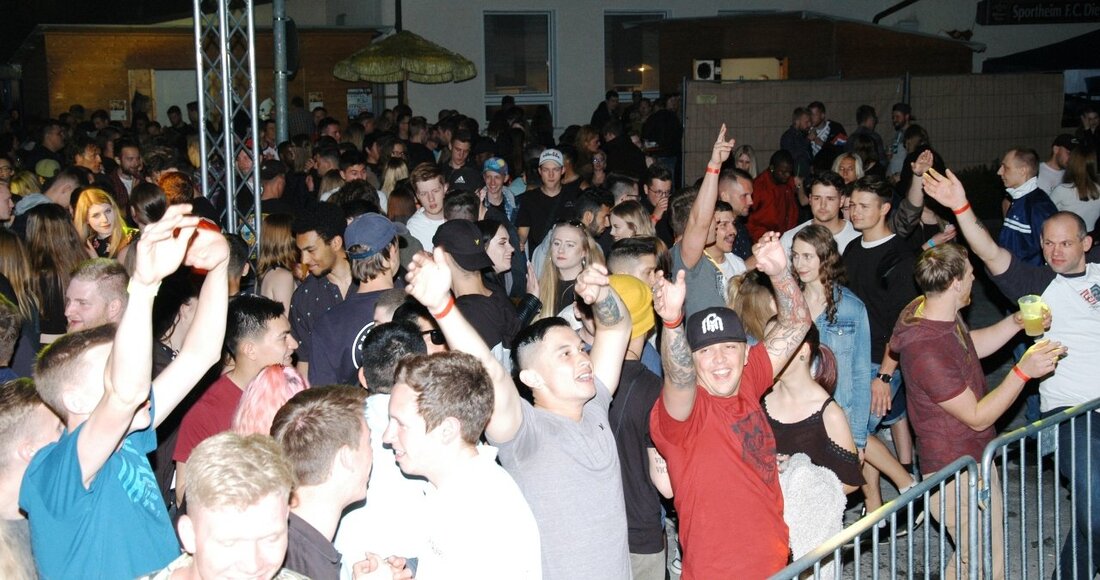 Dießfurt. Sand, Strandbar und coole Musik – das macht die Beachparty des FC Dießfurt aus. Auch heuer war die Hölle los.  Von Rudi Fischer  Die Mega-Party des Jahres ging über die [&hellip;]