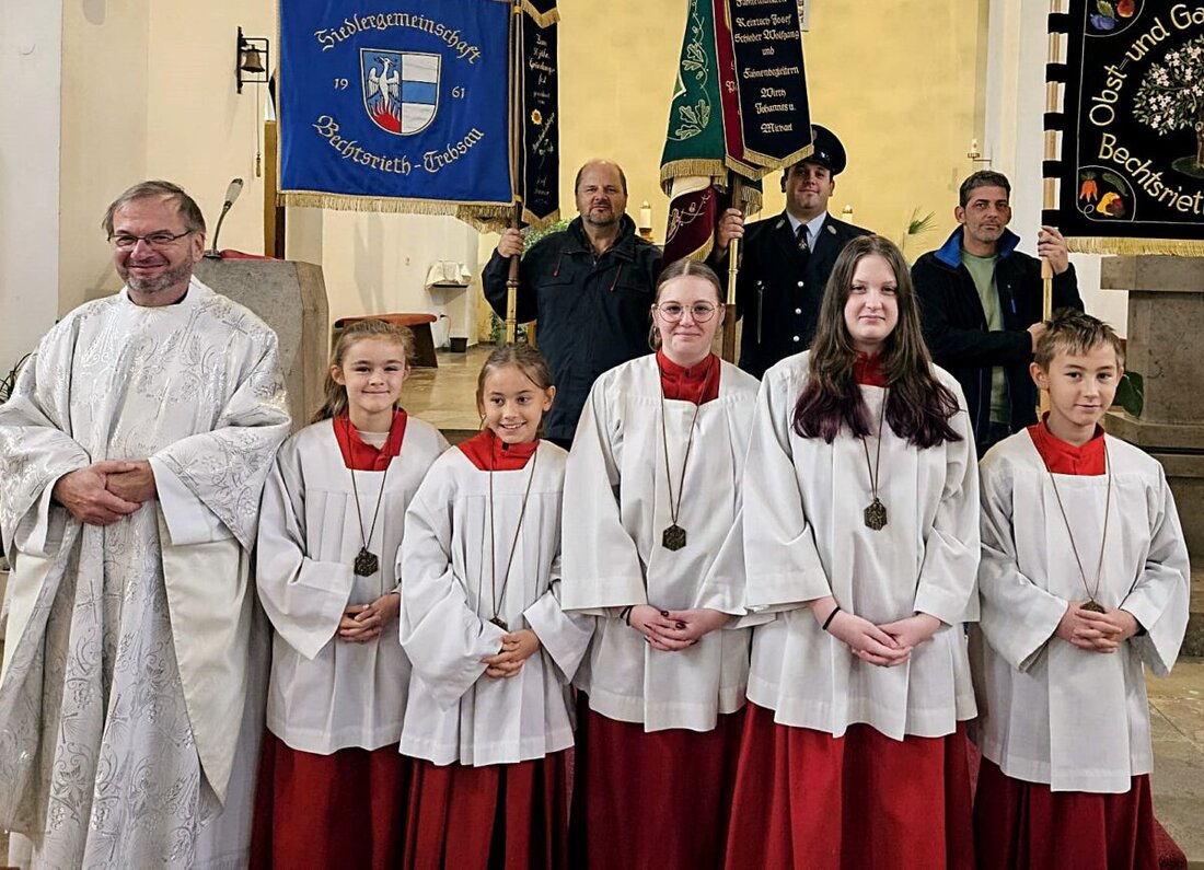 Bechtsrieth. Zum 75-jährigen Jubiläum der St. Josefkirche fand ein festlicher Gottesdienst statt, der musikalisch von der Blaskapelle Flossenbürg begleitet wurde.