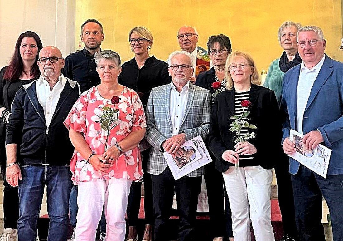 Bechtsrieth. Zehn Ehepaare feierten ihre Jubiläumshochzeiten in St. Josef, darunter Silber-, Rubin- und Goldhochzeiten. Pfarrer Andreas Hanauer segnete die Paare und sie erhielten Symbole ihrer Liebe sowie eine Urkunde.