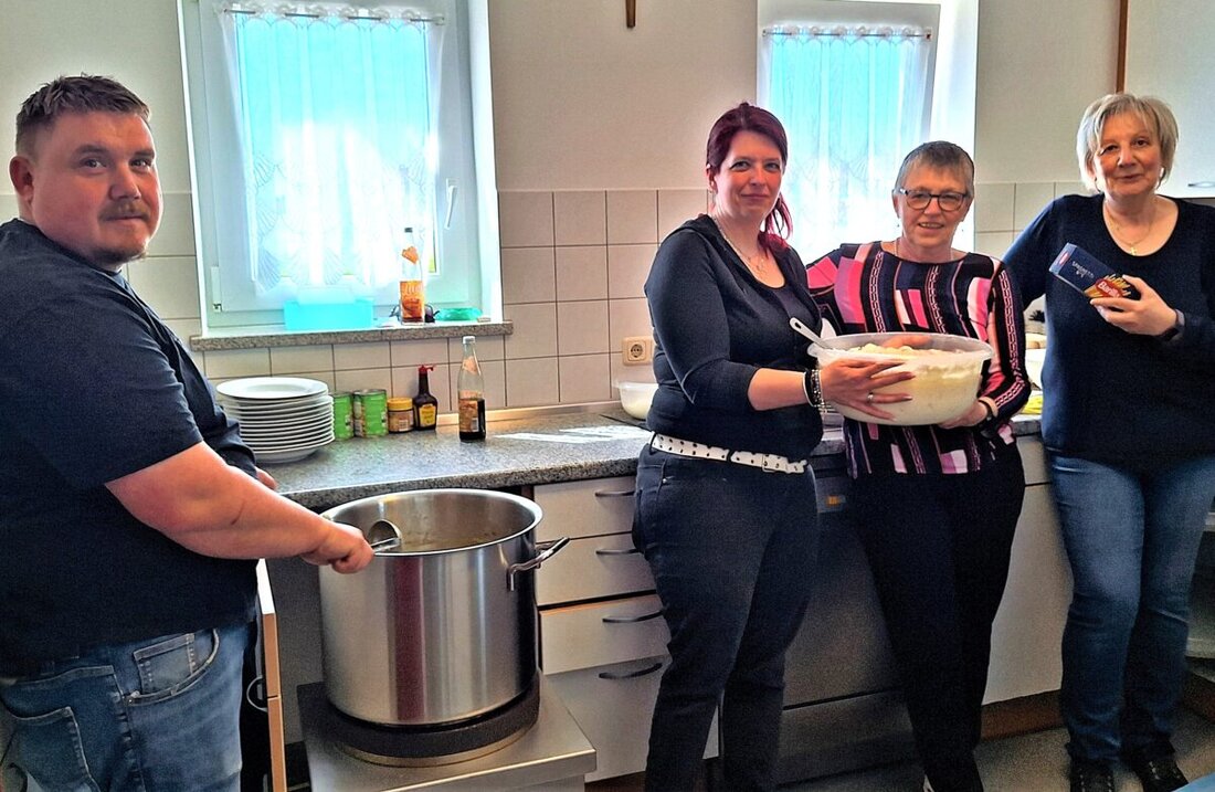 Bechtsrieth. Seit über 30 Jahren wird in Bechtsrieth ein Fastenessen organisiert, wo Gäste mit köstlichen Speisen für einen guten Zweck essen und spenden. Der Erlös unterstützt den "Bunten Kreis Nordoberpfalz", eine Initiative, die kranke Kinder und ihre Familien unterstützt.