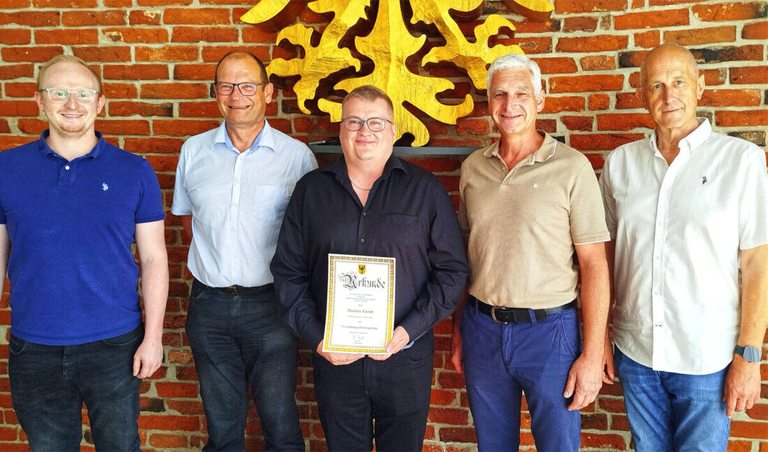 Erbendorf. Kämmerer Markus Knodt ist zum 1. August 2026 zum Verwaltungsoberinspektor ernannt worden. Die Stadt würdigt seine Leistungen und stärkt die Finanzverwaltung. Die Urkunde übergab dritter Bürgermeister Kastner.