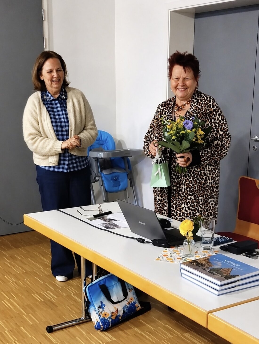 Weiden. Im Pfarrheim Maria Waldrast präsentierte die Archivarin Petra Vorsatz beim KDFB ihr Buch „Weka, Witt & Winkelmann – Weiden in der Wirtschaftswunderzeit“ und entfachte Begeisterung für die Nachkriegsjahre.