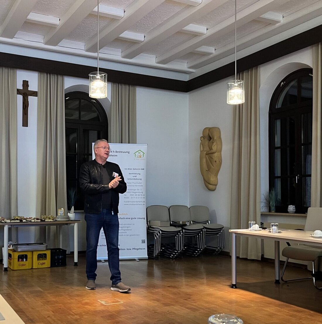 Waldershof. Bei der Quartalssitzung am 29. Oktober 2025 informierten sich die Behindertenbeauftragten des Landkreises Tirschenreuth über Modelle der 24-Stunden-Betreuung. Peter Prunhuber stellte die Im Alter daheim GbR vor.