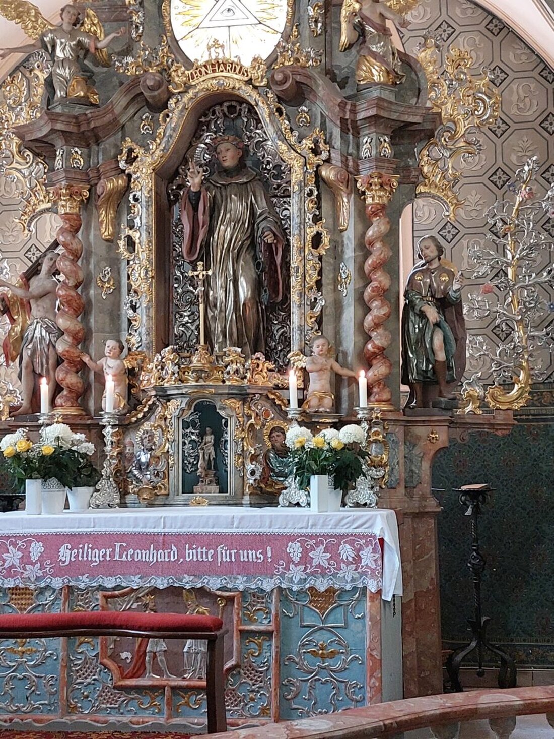 Beidl. Die Gemeinde feierte am 9. November 2024 den Namenstag des Heiligen Leonhard mit einem Gottesdienst, der besonderen Wert auf Gemeinschaft und Glauben legt.