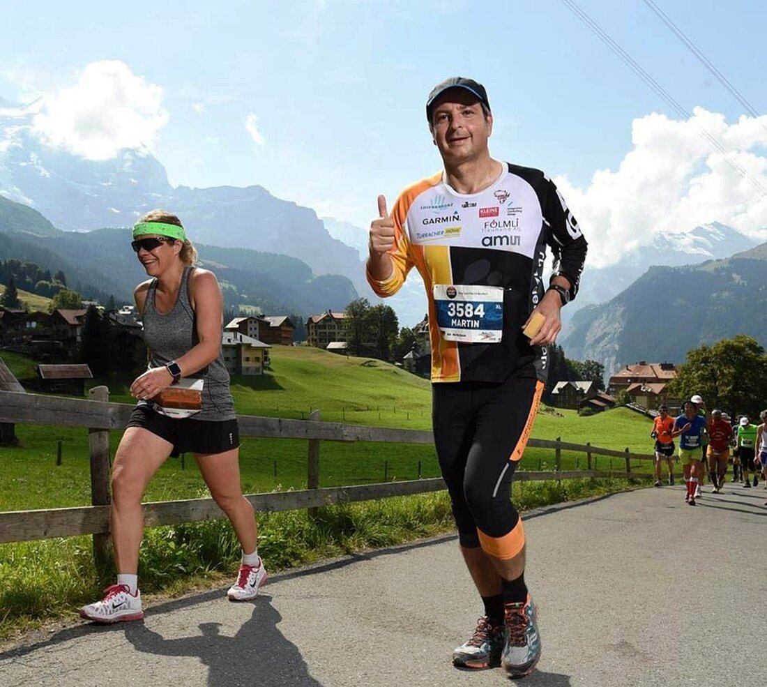 Neustadt/WN. Martin Gusek, Mitarbeiter der Vereinigte Sparkassen Eschenbach i.d.OPf. Neustadt a.d.Waldnaab Vohenstrauß, erzählt von seinem Weg vom Couch Potato zum Marathoni. Von Martin Gusek/Jessica Fechner „Man konnte mich nach jahrelanger [&hellip;]